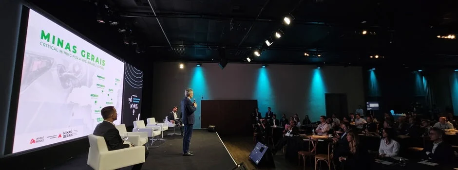 Governo de Minas apresenta as oportunidades de negócios a investidores estrangeiros 1 Na oportunidade, o governador Romeu Zema apresentou o potencial de Minas Gerais no Latam Natural Resources Conference, evento que reúne