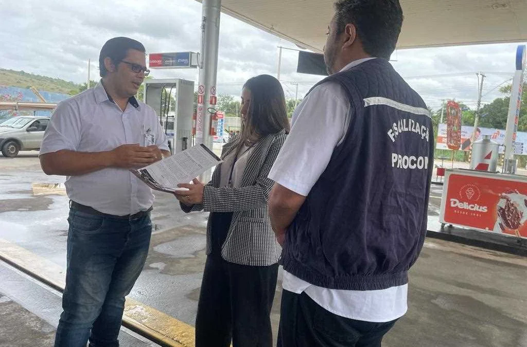 Procon fiscaliza postos de combustível em Governador Valadares