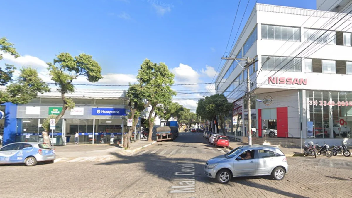 Trânsito é prejudicado com furto do cabeamento de semáforos 1 O cruzamento da Rua Marechal Deodoro e Avenida Brasil foi alvo de ladrões que roubaram o cabeamento dos semáforos