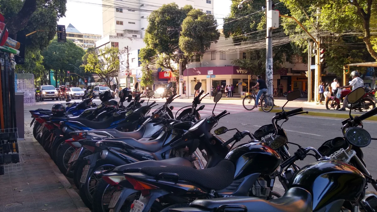 Valéria Alves, colunista do JC, defende a reativação do estacionamento Zona Azul