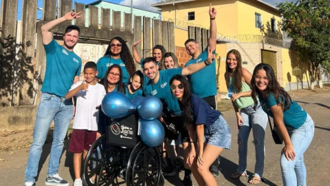 Galera do lacre transforma o lacre das latinhas de cerveja e refrigerante, em cadeiras de roda 2 Galera do lacre transforma o lacre das latinhas de cerveja e refrigerante, em cadeiras de roda