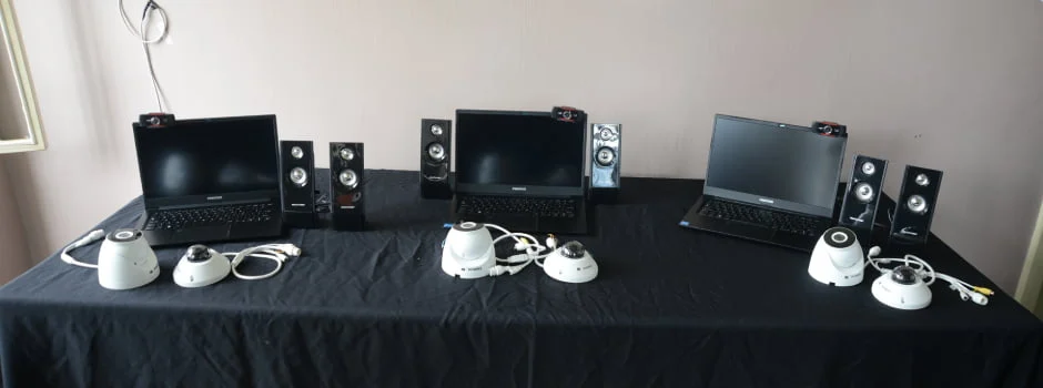 O Departamento Penitenciário do Estado de Minas Gerais (Depen) concretizou a entrega de 294 kits de videoconferência para 147 unidades