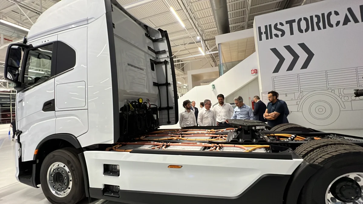 Estado firma acordo na Itália para atração de investimentos para a indústria automotiva 1 O governador Romeu Zema, durante visita à Iveco, ressaltou que as parcerias celebradas na Itáliavão de encontro das políticas desenvolvidas