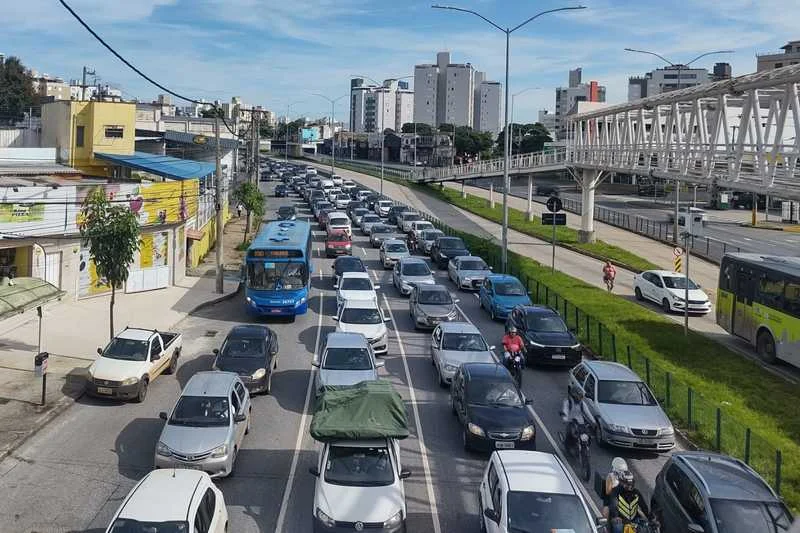 Governo de Minas alerta para início da exigência do CRLV 2023 para veículos com finais de placa 4, 5 e 6 1 A exigência do Certificado de Registro e Licenciamento de Veículo (CRLV) de 2023 começa no próximo domingo (1/10) para automóveis