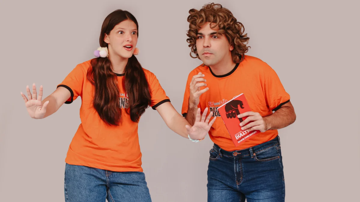 A peça é focada em crianças e adolescentes, pois busca atingir a raiz do problema que, geralmente, nasce na formação escolar
