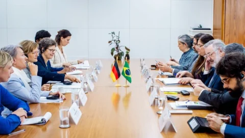 Brasil e Alemanha debatem parceria para descarbonização da indústria