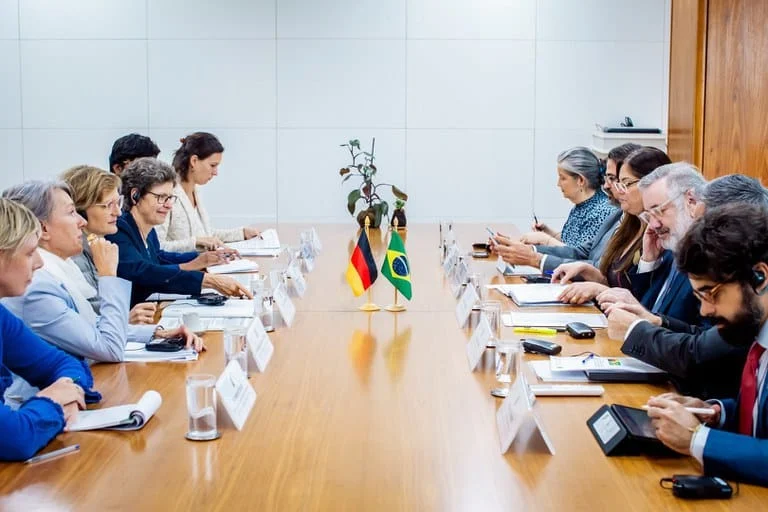 Neoindustrialização, descarbonização da indústria, eficiência energética e o potencial de melhoria de negócios entre Brasil e Alemanha
