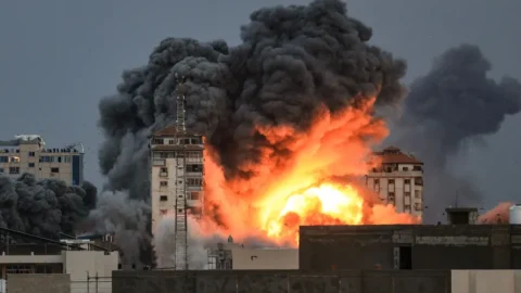 Brasileiros em Gaza recebem ajuda do governo para água e alimentos 8 Brasileiros em Gaza recebem ajuda do governo para água e alimentos
