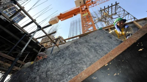 Indústria de transformação perde dinamismo em setembro, aponta CNI