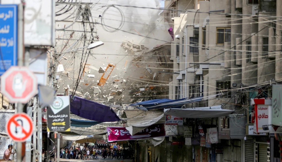 Faixa de Gaza tem internet cortada, afirma embaixada do Brasil 1 A empresa de telefonia Palestina Jawal informou na tarde desta sexta-feira (27) que todas as comunicações com a Faixa de Gaza foram cortadas