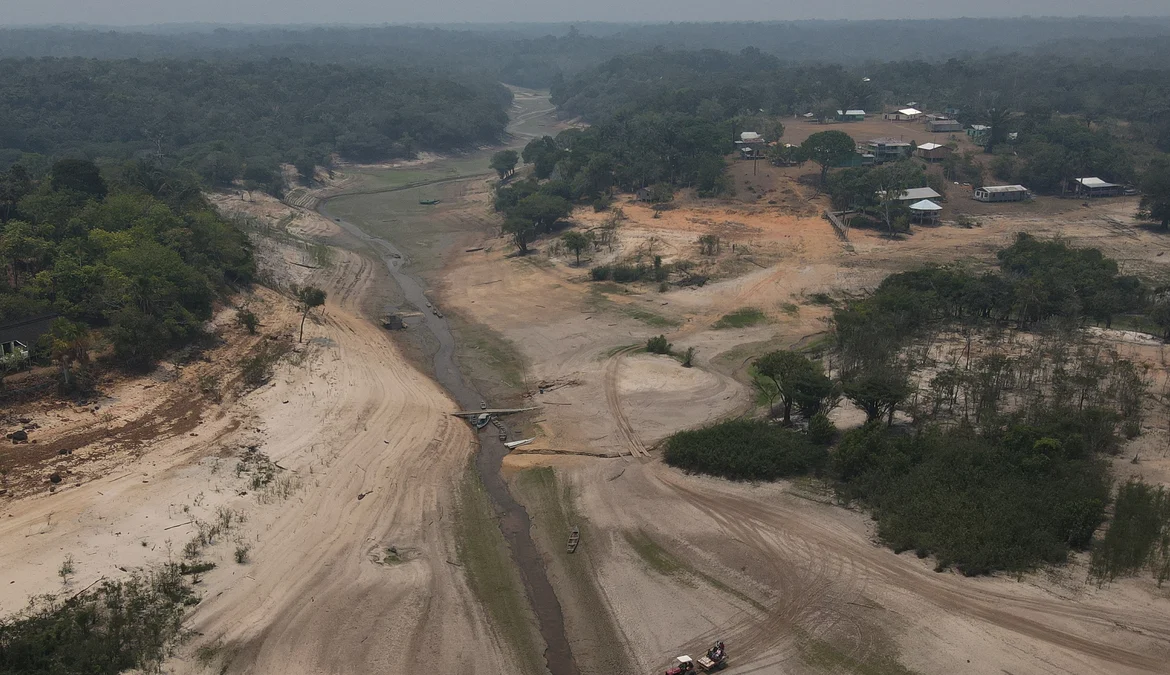 Há dois dias, o Porto de Manaus anunciou que o Rio Negro havia atingido novo nível mínimo histórico