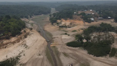 Pesquisador vê relação entre seca no Rio Negro e aquecimento global 7 Pesquisador vê relação entre seca no Rio Negro e aquecimento global