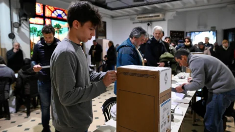 Argentinos vão às urnas neste domingo para escolha de presidente