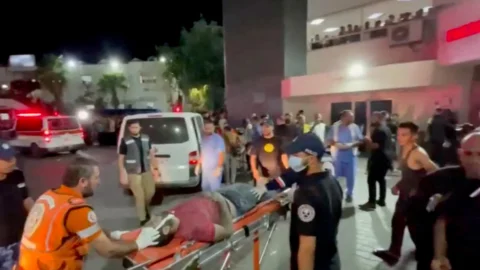 OMS condena ataque a hospital em Gaza e pede fim de evacuação 4 OMS condena ataque a hospital em Gaza e pede fim de evacuação
