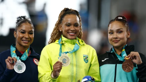 Rebeca Andrade é campeã pan-americana da prova de salto sobre a mesa 2 Rebeca Andrade é campeã pan-americana da prova de salto sobre a mesa