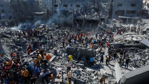 Prédio ao lado de casa de brasileiro é bombardeado na Faixa de Gaza