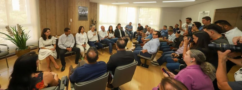 Governador se reúne com prefeitos da Região Metropolitana de Belo Horizonte 1 O governador Romeu Zema se reuniu, nesta segunda-feira (30/10), com cerca de 30 prefeitos que fazem parte da Associação dos Municípios