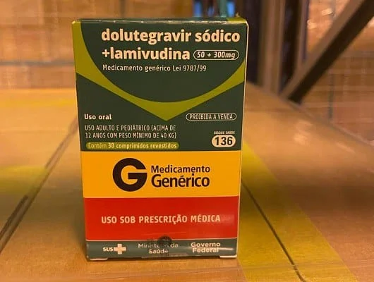 Fiocruz inicia distribuição de antirretroviral inédito para HIV/AIDS no SUS 1 O regime de dosagem simplificada com os antirretrovirais Dolutegravir 50mg + Lamivudina 300mg representa um avanço para o Sistema Único