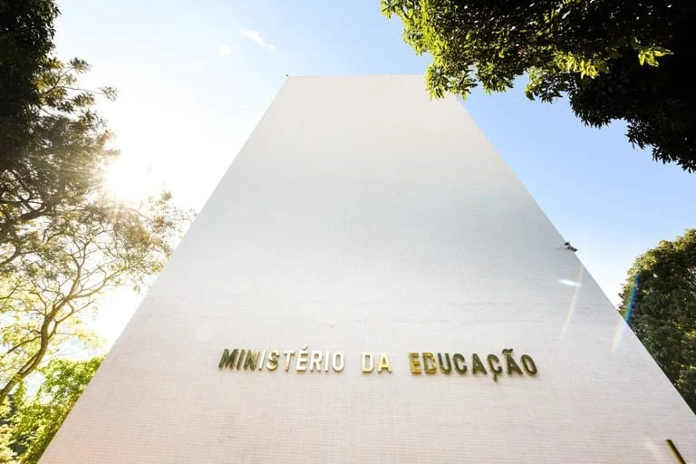 O Ministério da Educação (MEC) publicou nesta segunda-feira, 23 de outubro, no Diário Oficial da União (DOU), a portaria com as regras