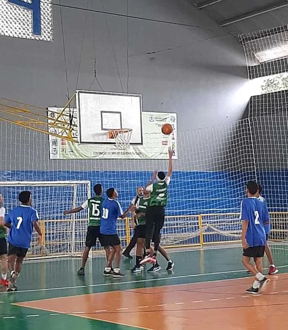Jogos de basquete e volei movimentam o JEV na Praça de Esportes 1 Os Jogos Estudantis Valadarense (JEV) 2023 estão agitando a Praça de Esportes