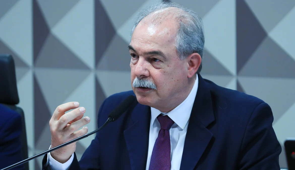 Estado forte ajudará Brasil em janela de oportunidades, diz Mercadante 1 A afirmação foi feita nesta terça-feira (31) na Comissão de Meio Ambiente do Senado
