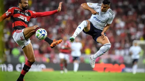 Após curto período de preparação, Cruzeiro encara o Flamengo, nesta quinta, pelo retorno da Vitória