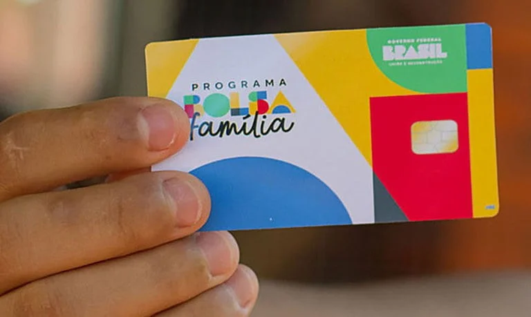 Bolsa Família e Auxílio Gás de outubro começam a ser pagos nesta quarta-feira 1 A Caixa Econômica Federal inicia, nesta quarta-feira (18/10), o pagamento do Bolsa Família e do Auxílio Gás referente ao mês de outubro
