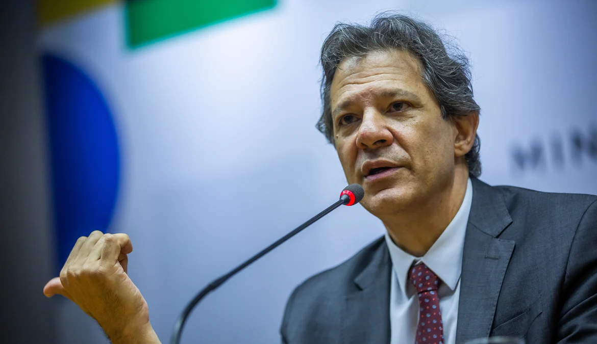 Haddad reafirma compromisso fiscal, mas aponta erosão de receitas 1 O ministro da Fazenda, Fernando Haddad, ratificou o empenho do governo federal com o controle das contas públicas