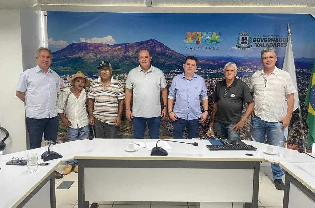 Prefeito se reúne com produtores rurais de Valadares 1 O prefeito André Merlo, se reuniu, na manhã desta quarta-feira (4), com produtores rurais de Valadares