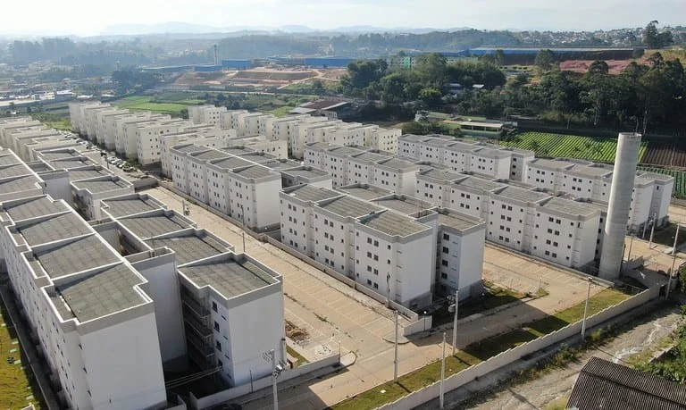 Governo Federal entregará 1.651 novas unidades do MCMV 1 O Governo Federal realiza nesta segunda-feira (23/10), às 11h, a entrega de 1.651 moradias do programa Minha Casa, Minha Vida (MCMV)