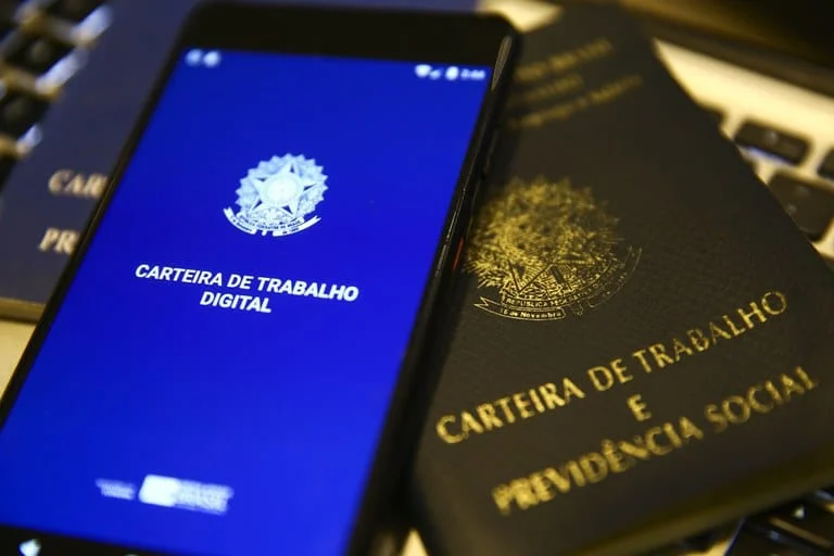 Nos primeiros nove meses de 2023, o Brasil acumulou um saldo de 1,59 milhão de brasileiros com carteira assinada