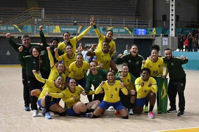 Com 8 ouros em um só dia, Brasil sobe para terceiro no quadro geral de medalhas 1 O Brasil subiu para terceiro lugar no quadro geral de medalhas dos Jogos Pan-Americanos Santiago 2023