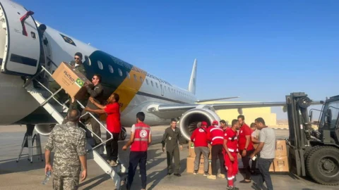 Avião da Presidência desembarca kits humanitários no Egito 3 Avião da Presidência desembarca kits humanitários no Egito
