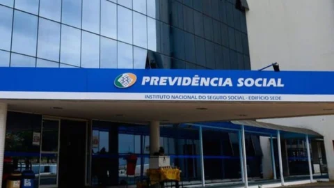 Presidente assina decreto que suspende a centralização da concessão de aposentadorias e pensões de servidores federais no INSS