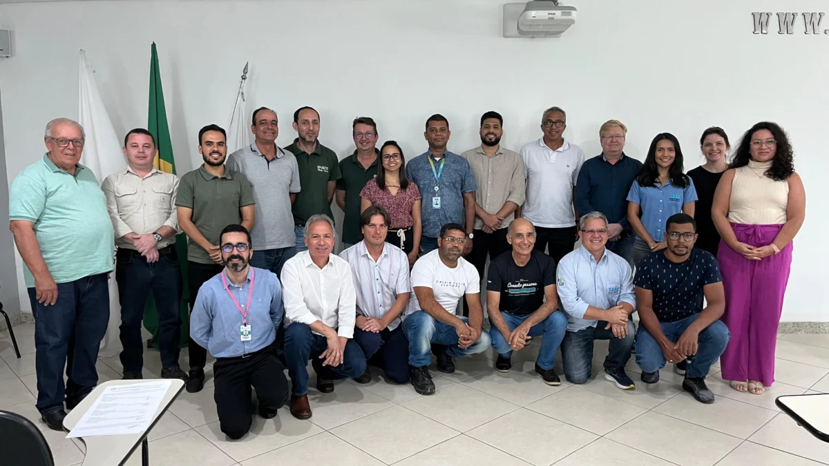 CBH-Suaçuí empossa novos conselheiros e elege diretoria executiva em Valadares 1 O CBH-Suaçuí é composto por representantes da sociedade civil, poder público e usuários – ou seja, aqueles que utilizam a água do rio