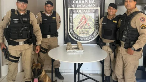 Polícia Militar encontra droga escondida em terreno baldio no Bairro Santa Helena