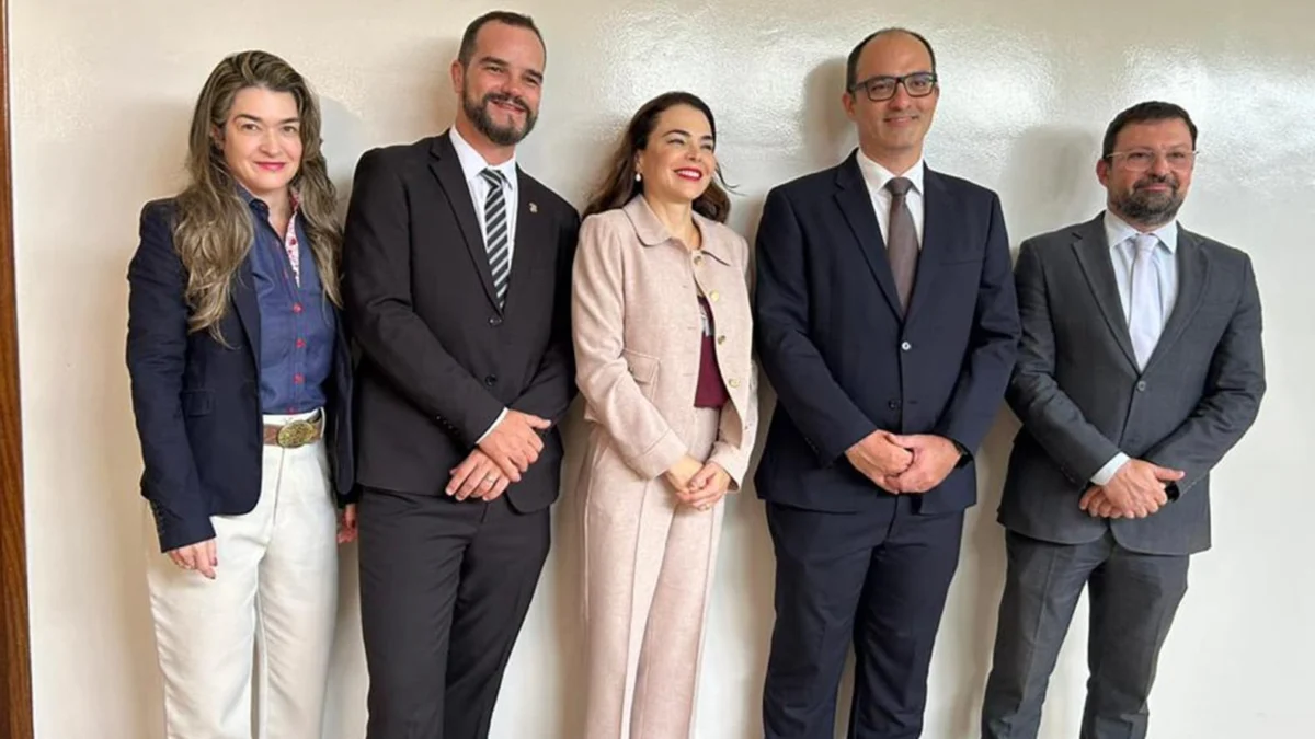Na solenidade de posse, na OAB-GV: Corregedora DPF Bruna Rizzato; DPF Daniel Ottoni; Superintendente de PF em MG DPF Tatiana Torres; o novo