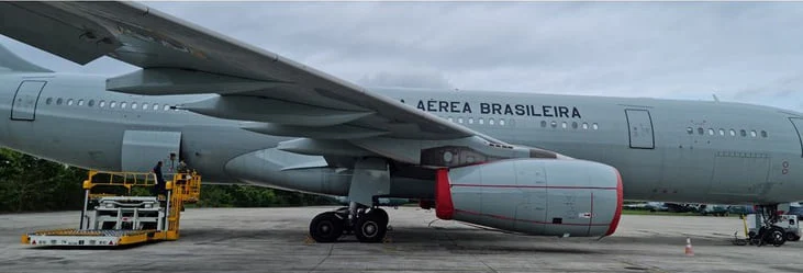 Nova fase da operação Voltando em Paz tem início com envio de purificadores de água e medicamentos 1 Purificadores de água e kits médicos foram embarcados no voo da Força Aérea Brasileira que decolou há pouco da Base Aérea do Rio