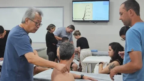 Médicos da Atenção Primária são capacitados em acupuntura