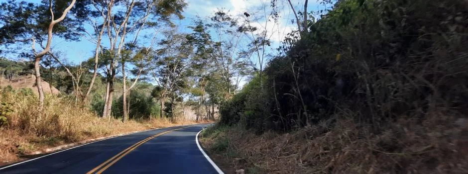 Governo de Minas conclui maior parte das obras rodoviárias próximas à divisa com o Espírito Santo 1 O conjunto de obras na região, que está próxima à divisa com o Espírito Santo, representa um volume de investimento de mais de R$ 100