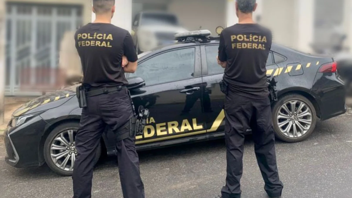Os policiais federais que atuam na Operação Bekas apreenderam dinheiro em espécie, joias e carros de luxo que estavam em poder