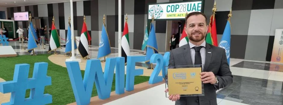 Governo de Minas recebe prêmio da ONU por investimentos em energia limpa 1 A premiação ocorreu na segunda-feira (16/10) em Abu Dhabi, no Emirados Árabes Unidos, durante o 8° Fórum Mundial de Investimentos