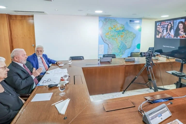 Presidente conversa com representantes do Fórum de Famílias de Reféns e Desaparecidos de Israel 1 O presidente da República, Luiz Inácio Lula da Silva, conversou na manhã desta quinta-feira (26/10), por videoconferência, com integrantes