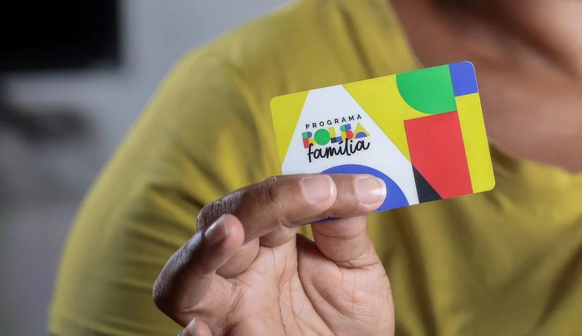 Caixa paga novo Bolsa Família a beneficiários com NIS de final 6 1 Divulgadas regras de gestão do novo Bolsa Família - Novo cartão do programa Bolsa Família