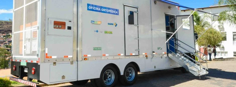 A Oficina funciona em um caminhão adaptado, que se desloca para diversos municípios