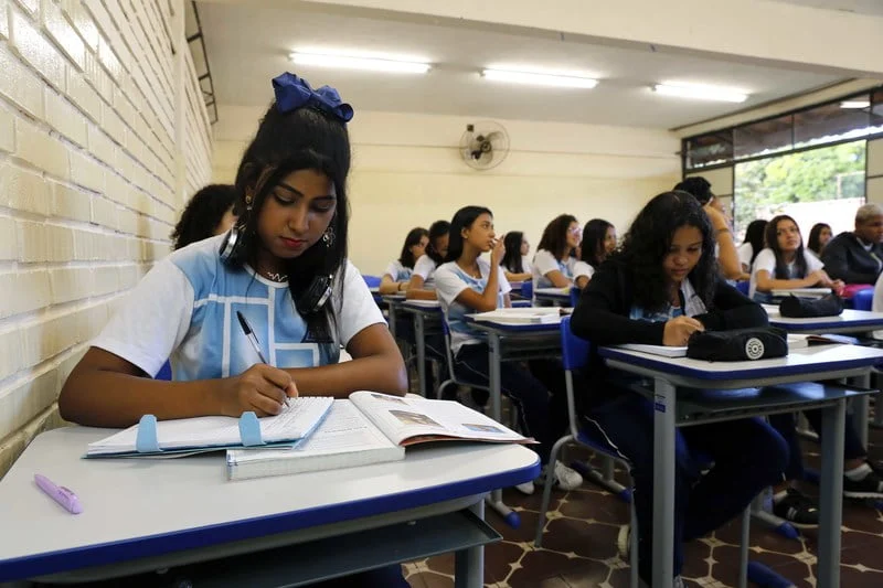Programa “Cemig nas Escolas” inicia nova etapa sobre uso consciente da energia elétrica na rede estadual 1 A Secretaria de Estado de Educação de Minas Gerais (SEE/MG) e a Companhia Energética de Minas Gerais (Cemig) apresentaram, na última