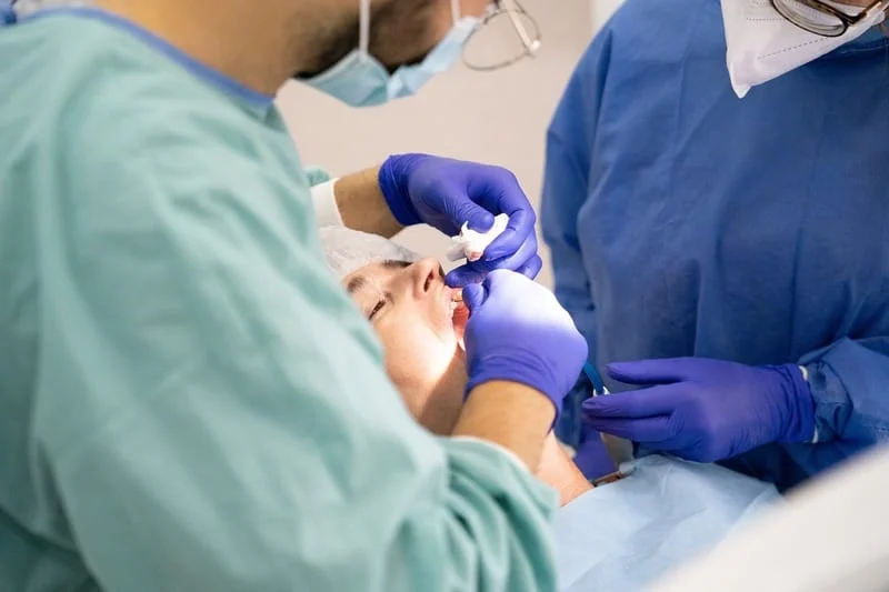 Dia Nacional da Saúde Bucal chama a atenção para a importância do cuidado com a boca e os dentes 1 Para enfatizar a importância dos cuidados, 25 de outubro foi instituído como o Dia Nacional da Saúde Bucal