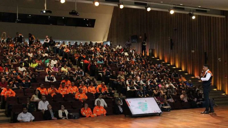 Governo de Minas começa preparação para o período chuvoso de 2023/2024 e capacita defesas civis municipais em seminário na capital 1 O Governo de Minas já está preparando os municípios mineiros para o início do período chuvoso, que vai de outubro a março de 2024