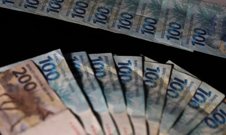 Arrecadação federal soma R$ 1,691 trilhão nos nove primeiros meses de 2023 1 A arrecadação total das receitas federais alcançou R$ 1,691 trilhão no acumulado entre janeiro e setembro de 2023