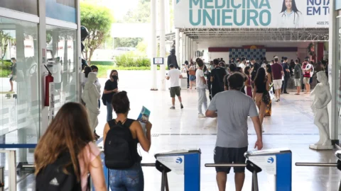 Saiba como as notas Enem podem ser usadas no Brasil e no exterior